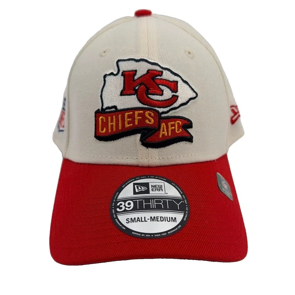 New Era Kansas City Chiefs Hat Men S/M White Red 39THIRTY NFL AFC Curved Brim